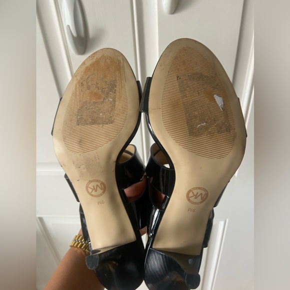Michael Kors black patent leather slingbacks with wide straps and Velcro closure - Picture 10 of 11